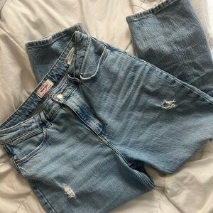 Women’s Size 12 Wrangler High Rise Rodeo Crop Jean (Mom Jean Style)